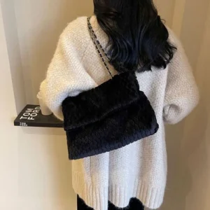 Quilted Chain Shoulder Bag