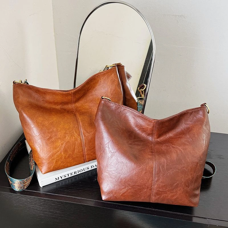 Retro Wide Strap Crossbody Bag - Image 7